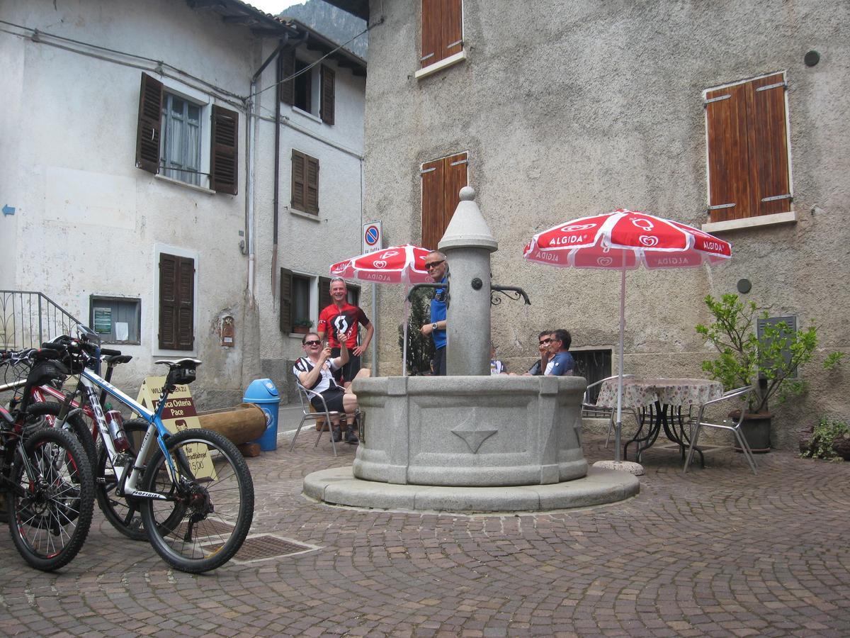 Antica Osteria Pace Hotel Moerna Buitenkant foto